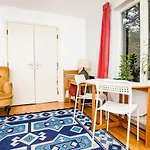 Charming Peaceful 2 Bedroom With Parking And Garden